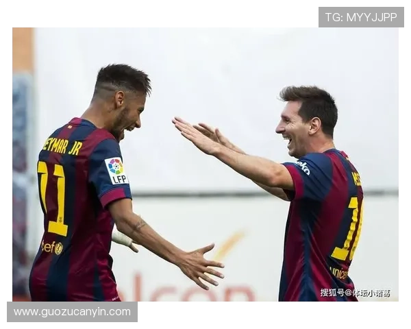 埃利奥特社媒展示梅西内马尔球星卡揭示足球价值与传奇地位